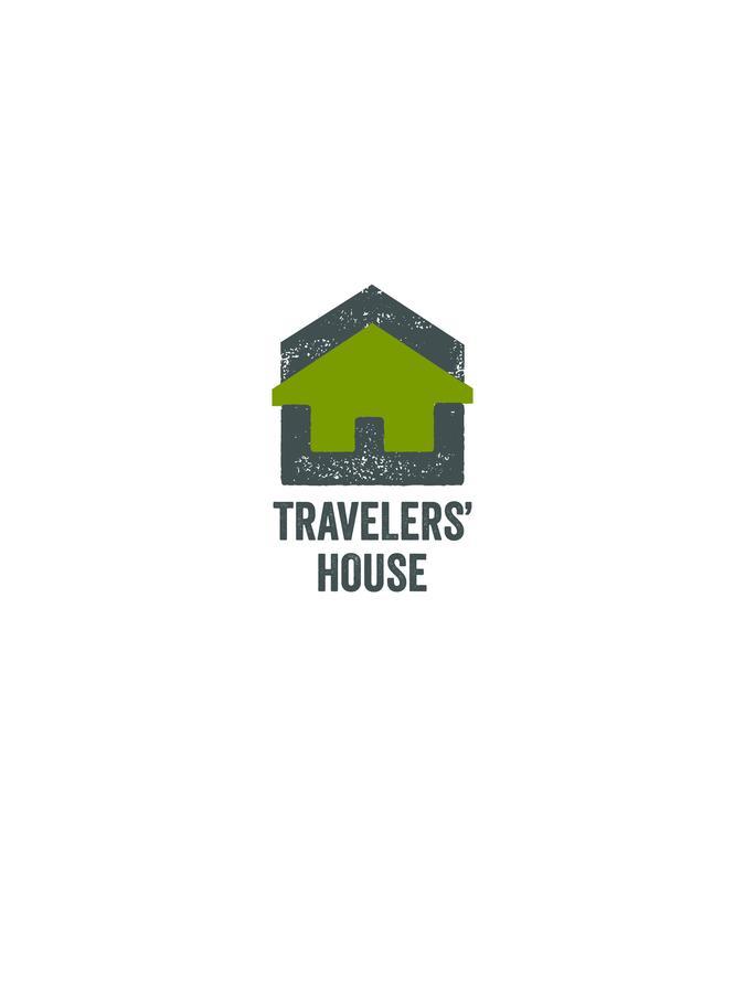 Hostel Travelers House