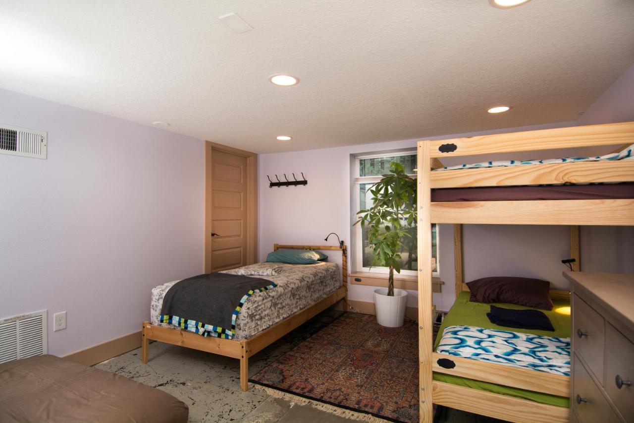 Travelers House Hostel Portland
